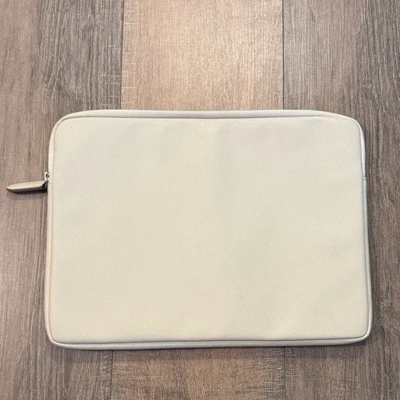 Tumi | Cream Leather Laptop Sleeve - Picture 8 of 10